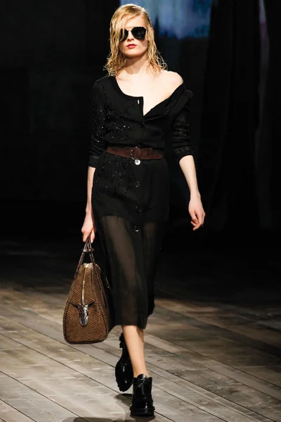 Look 10